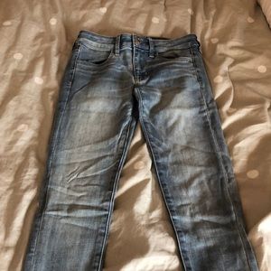3 for $20✨ AEO light wash jeggings